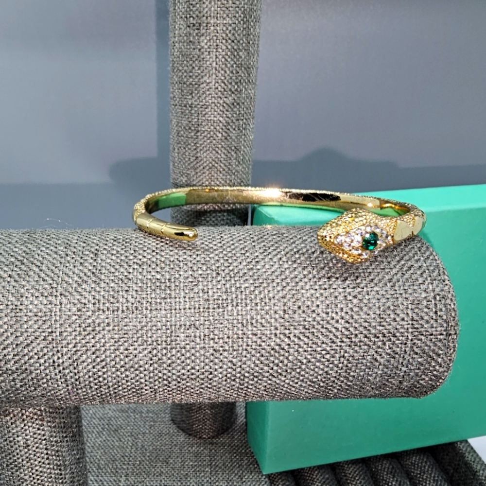 EUC Snake 🐍 Serpent bracelet/bangle with pave stones and Emerald on head